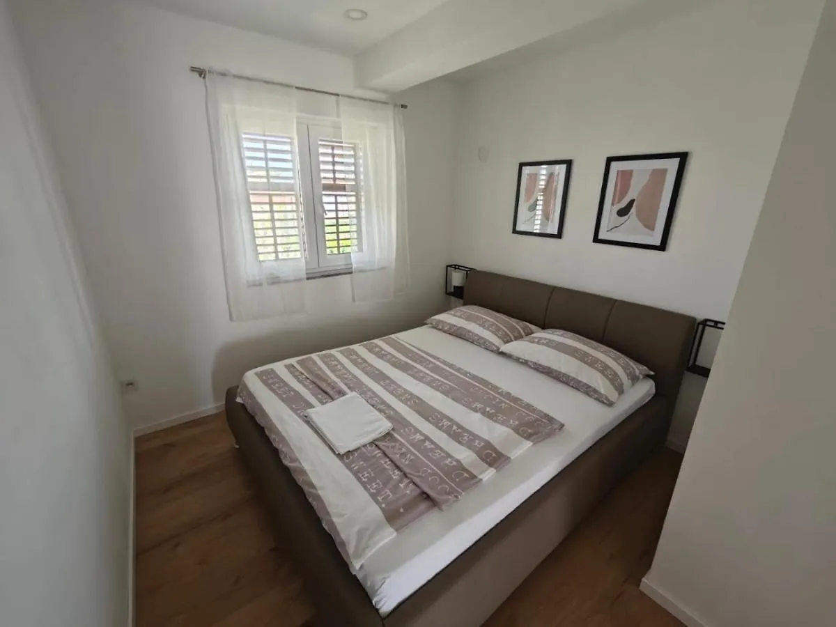 Two Person Apartment Nin 0*,